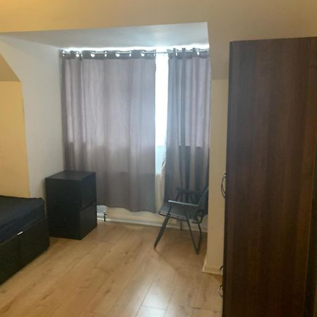 ダグナム At Apex House Bed & Breakfast エクステリア 写真