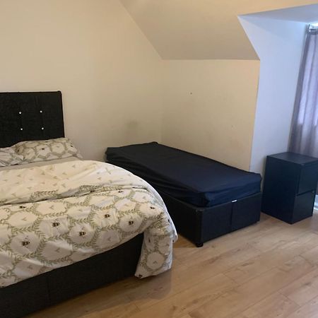 ダグナム At Apex House Bed & Breakfast エクステリア 写真