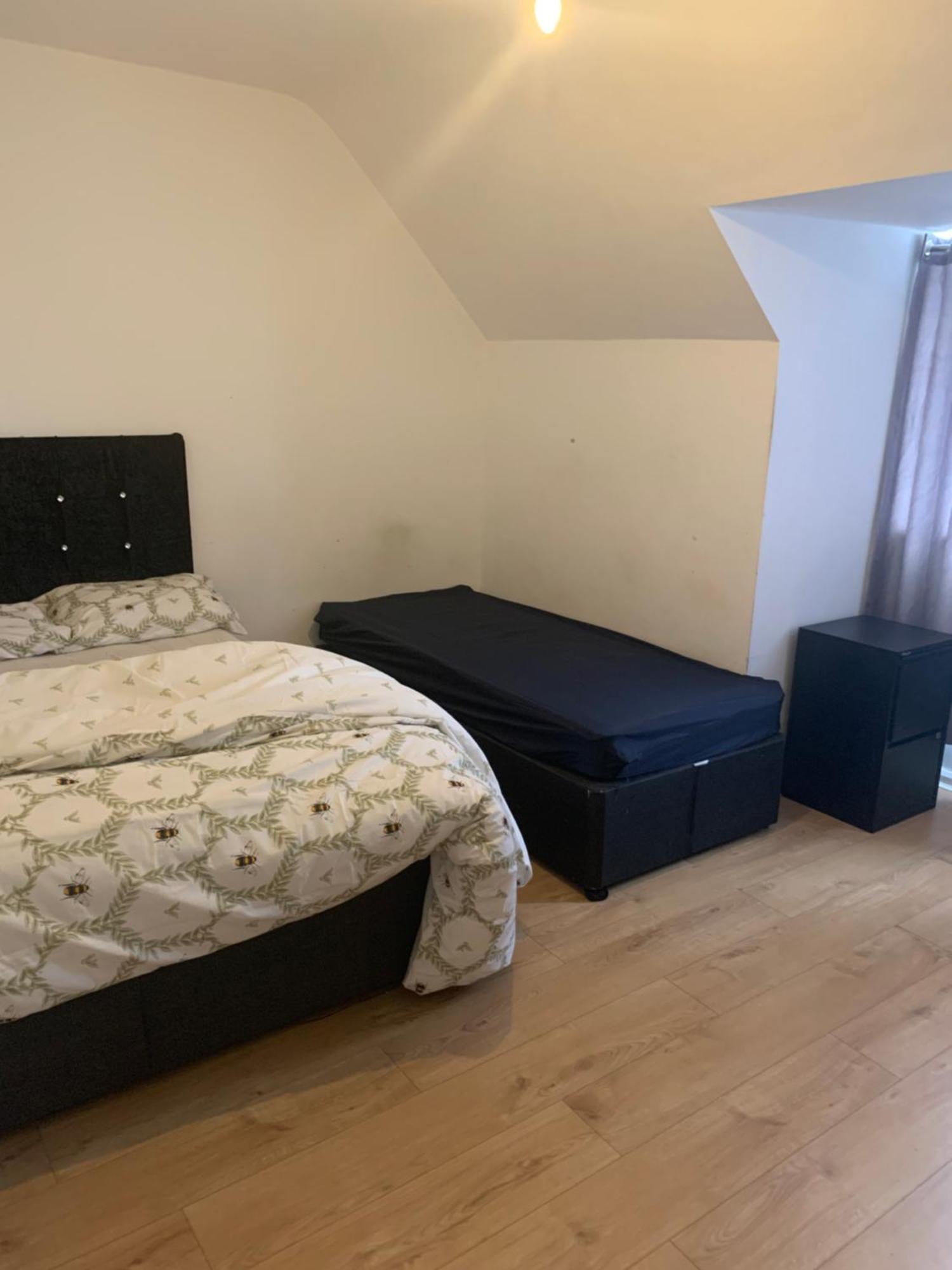 ダグナム At Apex House Bed & Breakfast エクステリア 写真