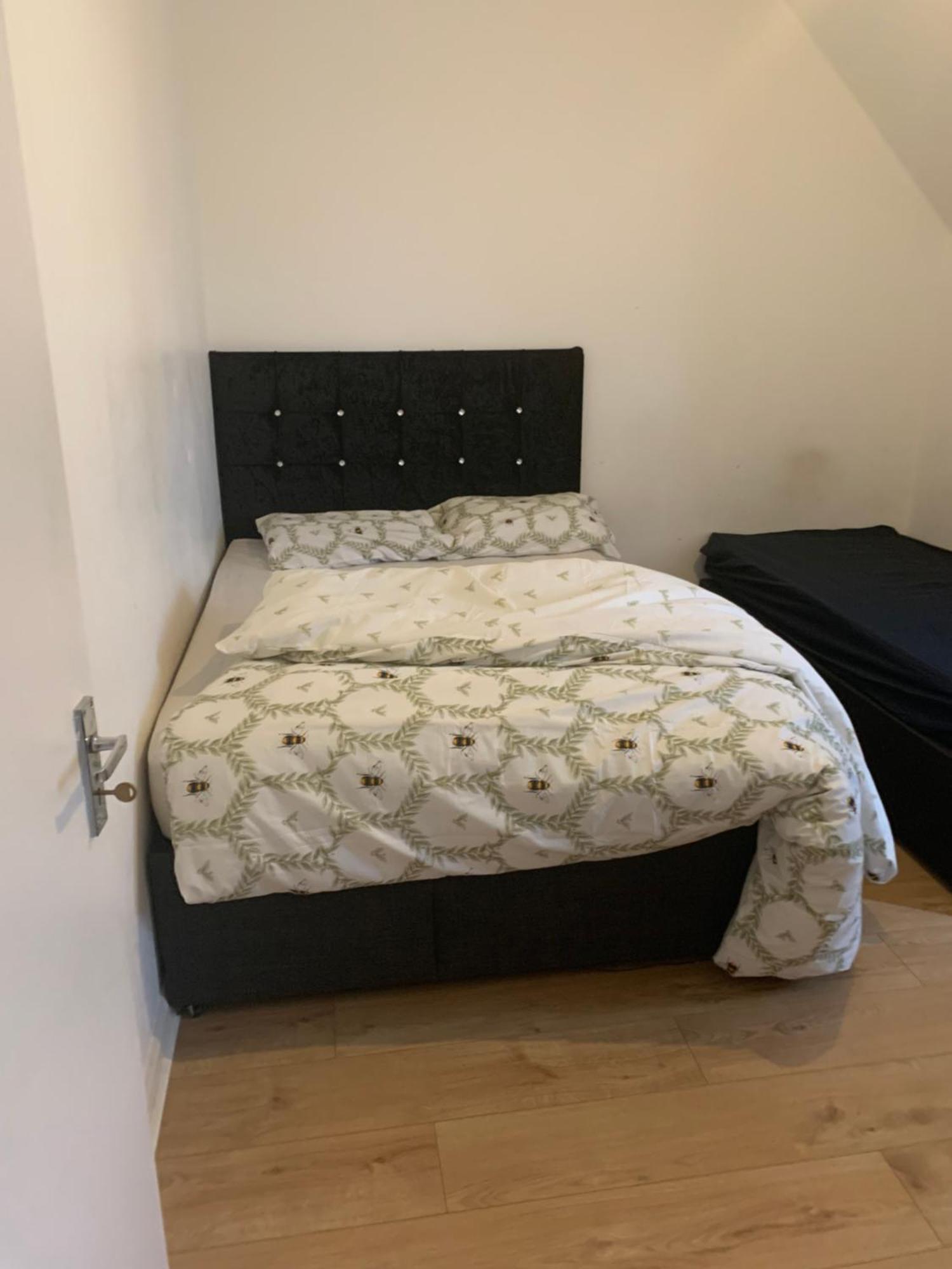 ダグナム At Apex House Bed & Breakfast エクステリア 写真